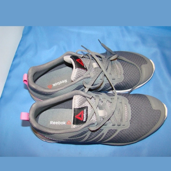 Women's Reebok Running Shoes Size-9 - Picture 3 of 6
